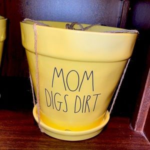 Rae Dunn Spring Yellow mom digs dirt planter